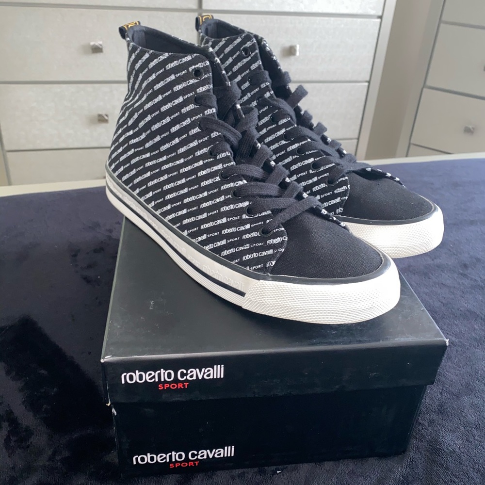 Roberto Cavalli sz.11 great condition! Comes w box